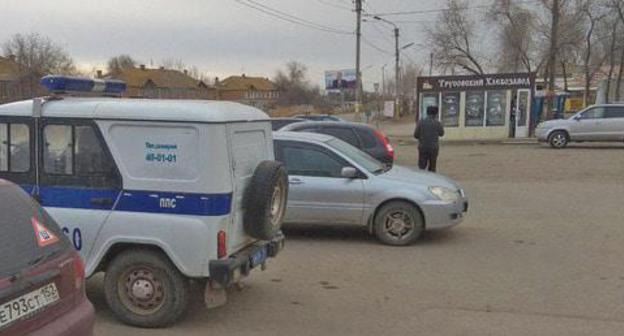 Trusov District of Astrakhan, Traffic police car is parked near pre-election billboard of Vladimir Putin. Photo by provided by Alena Sadovskaya to the Caucasian Knot. Trusov District of Astrakhan, Traffic police car is parked near pre-election billboard of Vladimir Putin. Photo by provided by Alena Sadovskaya to the Caucasian Knot.