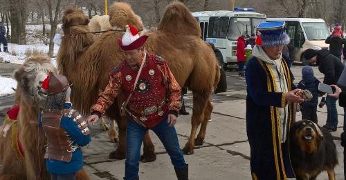 People celebrate Tsagaan Sar holiday in Elista. Photo by Badma Byurchiev for the Caucasian Knot. People celebrate Tsagaan Sar holiday in Elista. Photo by Badma Byurchiev for the Caucasian Knot.