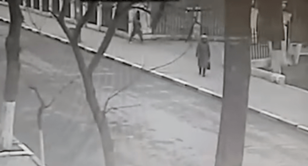 The surveillance footage. Photo: screenshot of the video published by Mash https://vk.com/mash?z=video-112510789_456242169%2Fvideos-112510789%2Fpl_-112510789_-1 The surveillance footage. Photo: screenshot of the video published by Mash https://vk.com/mash?z=video-112510789_456242169%2Fvideos-112510789%2Fpl_-112510789_-1