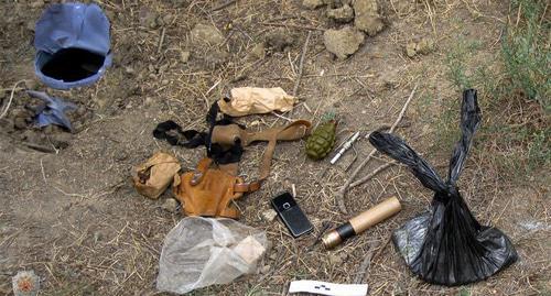 Hiding with weapons. Photo: http://nac.gov.ru/kontrterroristicheskie-operacii/v-dagestane-obnaruzhen-banditskiy-taynik.html Hiding with weapons. Photo: http://nac.gov.ru/kontrterroristicheskie-operacii/v-dagestane-obnaruzhen-banditskiy-taynik.html