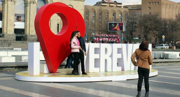 People in the streets of Yerevan, March 1, 2018. Photo by Armine Martirosyan for the Caucasian Knot. People in the streets of Yerevan, March 1, 2018. Photo by Armine Martirosyan for the Caucasian Knot.