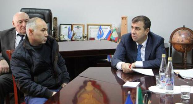 Magomed Djelilov, head of the Derbent District, holds meeting with citizens. Photo: https://derbrayon.ru/news/obshestvo/glava-derbentskogo-rajona-magomed-dzhelilov-provel-priem-grazhdan Magomed Djelilov, head of the Derbent District, holds meeting with citizens. Photo: https://derbrayon.ru/news/obshestvo/glava-derbentskogo-rajona-magomed-dzhelilov-provel-priem-grazhdan
