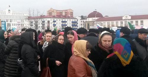 Grozny residents. Photo by Nikolai Petrov for the Caucasian Knot. Grozny residents. Photo by Nikolai Petrov for the Caucasian Knot.