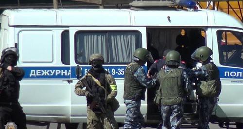 Detention. Photo: NAC press service, http://nac.gov.ru/antiterroristicheskie-ucheniya/v-gorode-kyzyle-provedeno-antiterroristicheskoe-0.html Detention. Photo: NAC press service, http://nac.gov.ru/antiterroristicheskie-ucheniya/v-gorode-kyzyle-provedeno-antiterroristicheskoe-0.html