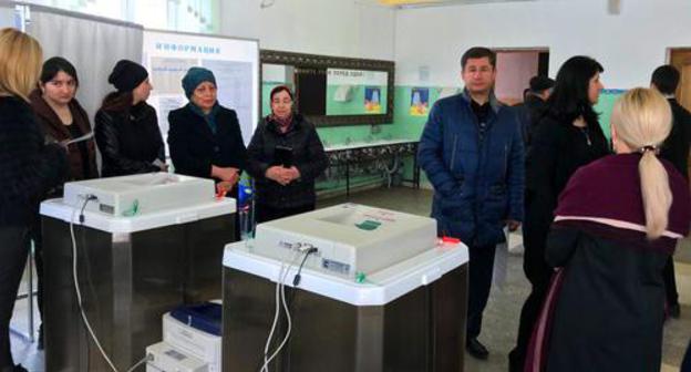 A polling station No. 1018 in Makhachkala. March 18, 2018. Photo by Rasul Magomedov for the "Caucasian Knot" A polling station No. 1018 in Makhachkala. March 18, 2018. Photo by Rasul Magomedov for the "Caucasian Knot"