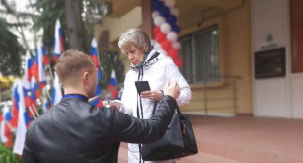 At a polling station in Sochi. March 18, 2018. Photo by Svetlana Kravchenko for the "Caucasian Knot" At a polling station in Sochi. March 18, 2018. Photo by Svetlana Kravchenko for the "Caucasian Knot"