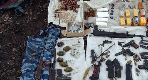 Weapons and ammunition from a hideout. Photo: http://nac.gov.ru/kontrterroristicheskie-operacii/v-kbr-obnaruzhen-krupnyy-taynik-s-oruzhiem-i.html Weapons and ammunition from a hideout. Photo: http://nac.gov.ru/kontrterroristicheskie-operacii/v-kbr-obnaruzhen-krupnyy-taynik-s-oruzhiem-i.html