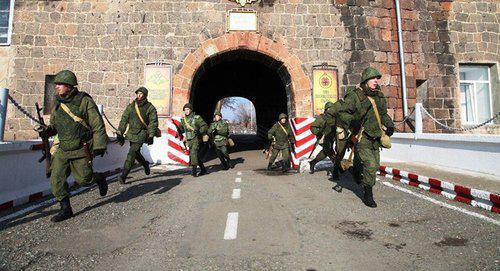 Soldiers of the 102nd Russian military base in Armenia. Photo: press service of the Southern Military District. Soldiers of the 102nd Russian military base in Armenia. Photo: press service of the Southern Military District.