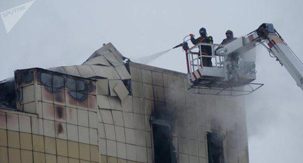 Fire at the "Winter Cherry" shopping and entertainment complex in Kemerovo. Photo: Sputnik/ Alexander Kryazhev, https://ru.armeniasputnik.am/armenia/20180326/11094705/ot-pozhara-v-kemerovo-postradali-armyane-mid-armenii.html Fire at the "Winter Cherry" shopping and entertainment complex in Kemerovo. Photo: Sputnik/ Alexander Kryazhev, https://ru.armeniasputnik.am/armenia/20180326/11094705/ot-pozhara-v-kemerovo-postradali-armyane-mid-armenii.html