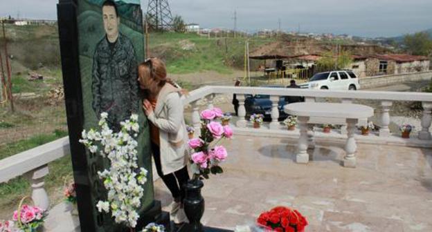 Youth organizations visiting the grave of the killed soldier Rudik Movsesyan. Stepanakert. April 2, 2018. Photo by Alvard Grigoryan for the "Caucasian Knot" Youth organizations visiting the grave of the killed soldier Rudik Movsesyan. Stepanakert. April 2, 2018. Photo by Alvard Grigoryan for the "Caucasian Knot"