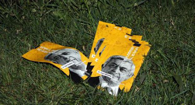 Leaflets against Serzh Sargsyan's premiership. Photo by Tigran Petrosyan for the Caucasian Knot Leaflets against Serzh Sargsyan's premiership. Photo by Tigran Petrosyan for the Caucasian Knot