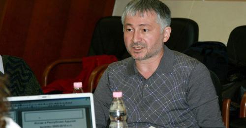 Akhmet Yarlykapov. Photo: press service of the School of International Relations at MGIMO http://www.imi.mgimo.ru/ru/component/content/article/12-glavnaya/899-v-mgimo-obsudili-problemu-radikalizatsii-musulman-na-severnom-kavkaze.html Akhmet Yarlykapov. Photo: press service of the School of International Relations at MGIMO http://www.imi.mgimo.ru/ru/component/content/article/12-glavnaya/899-v-mgimo-obsudili-problemu-radikalizatsii-musulman-na-severnom-kavkaze.html
