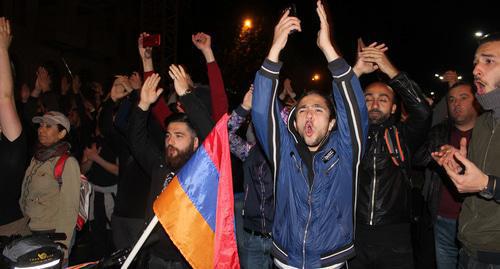 Activists opposing the election of Serzh Sargsyan the Prime Minister of Armenia in the square in Yerevan. Photo by Tigran Petrosyan for the "Caucasian Knot" Activists opposing the election of Serzh Sargsyan the Prime Minister of Armenia in the square in Yerevan. Photo by Tigran Petrosyan for the "Caucasian Knot"