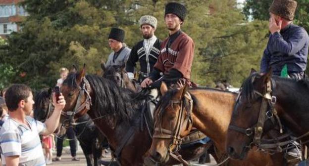Participants of equestrian crossing. Photo: Ruslan Hakuy, https://www.facebook.com/ruslan.hakuy" Participants of equestrian crossing. Photo: Ruslan Hakuy, https://www.facebook.com/ruslan.hakuy"