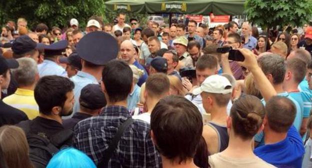 Participants of the trally "He's not our tsar!" in Krasnodar. May 8, 2018. Photo courtesy of Vilen Dyomin, a volunteer of the local Navalny's office Participants of the trally "He's not our tsar!" in Krasnodar. May 8, 2018. Photo courtesy of Vilen Dyomin, a volunteer of the local Navalny's office