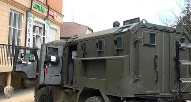 Special vehicles in residential area. Photo: http://nac.gov.ru/kontrterroristicheskie-operacii/v-hode-kto-v-dagestane-neytralizovany-devyat.html Special vehicles in residential area. Photo: http://nac.gov.ru/kontrterroristicheskie-operacii/v-hode-kto-v-dagestane-neytralizovany-devyat.html