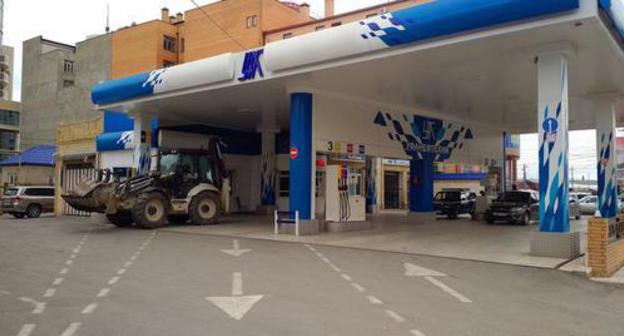 Filling station near residential apartment building. Photo by Grigory Shvedov for the Caucasian Knot. Filling station near residential apartment building. Photo by Grigory Shvedov for the Caucasian Knot.