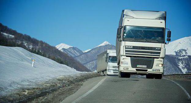 Freight transportation between Russia and Georgia. Photo: Alexader Imedashvili, http://sputnik-georgia.ru/society/20161018/233545015/Verhnij-Lars-segodnja-doroga-budet-otkryta-24-chasa-v-sutki.html Freight transportation between Russia and Georgia. Photo: Alexader Imedashvili, http://sputnik-georgia.ru/society/20161018/233545015/Verhnij-Lars-segodnja-doroga-budet-otkryta-24-chasa-v-sutki.html