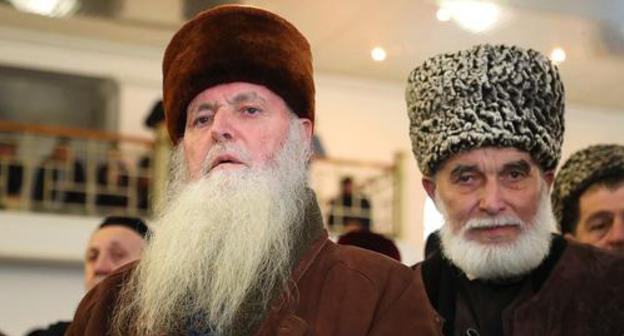 Believers in the Central mosque in Nazran. Photo http://www.ingushetia.ru/photo/section.php?SECTION_ID=349 Believers in the Central mosque in Nazran. Photo http://www.ingushetia.ru/photo/section.php?SECTION_ID=349