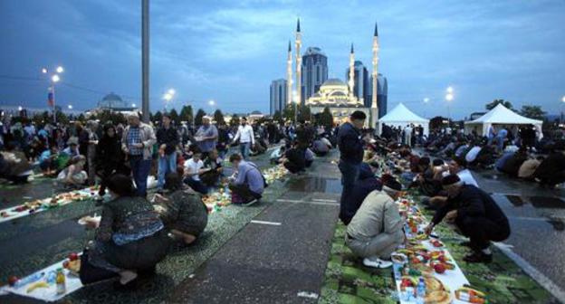Guests of all-nation iftar in Grozny. Photo by Musa Sadulaev Guests of all-nation iftar in Grozny. Photo by Musa Sadulaev