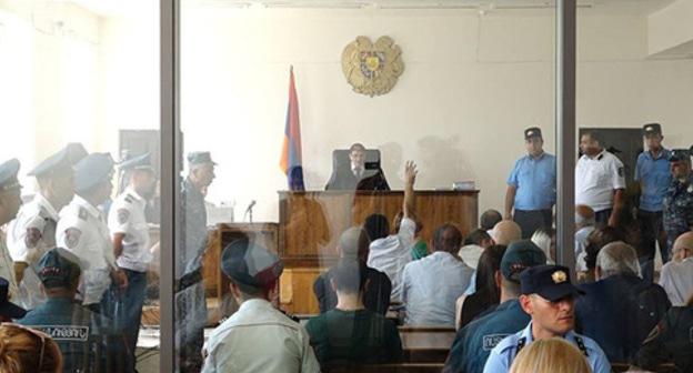 The session on the case of members of the "Sasna Tsrer". Photo © Sputnik / Aram Nersisyan https://ru.armeniasputnik.am/armenia/20170726/8086963/sud-reshil-nakazat-advokatov-sasna-crer.html The session on the case of members of the "Sasna Tsrer". Photo © Sputnik / Aram Nersisyan https://ru.armeniasputnik.am/armenia/20170726/8086963/sud-reshil-nakazat-advokatov-sasna-crer.html
