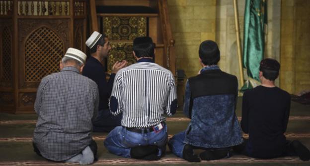 A namaz (prayer). Photo © Yelena Sineok, Yuga.ru A namaz (prayer). Photo © Yelena Sineok, Yuga.ru