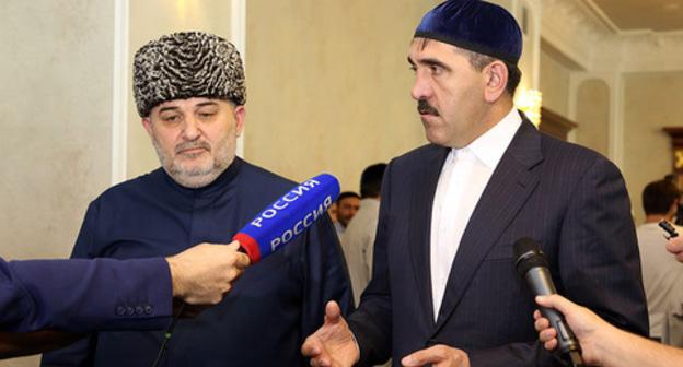 Isa Khamkhoev (left) and Yunus-Bek Evkurov. Photo: press service of Ingush leadership Isa Khamkhoev (left) and Yunus-Bek Evkurov. Photo: press service of Ingush leadership