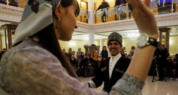 Chechen dance. Photo: REUTERS/Maxim Shemetov Chechen dance. Photo: REUTERS/Maxim Shemetov