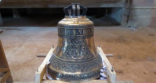 The main bell in the Cathedral of the Holy Protection of God's Mother in the city of Stepanakert. Photo by Alvard Grigoryan for the "Caucasian Knot" The main bell in the Cathedral of the Holy Protection of God's Mother in the city of Stepanakert. Photo by Alvard Grigoryan for the "Caucasian Knot"