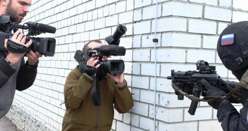 Educational-practical courses of extreme journalism "Bastion". Photo: http://nac.gov.ru/obuchenie-zhurnalistov/v-ryazanskoy-oblasti-proshli-zanyatiya-na-uchebno.html# Educational-practical courses of extreme journalism "Bastion". Photo: http://nac.gov.ru/obuchenie-zhurnalistov/v-ryazanskoy-oblasti-proshli-zanyatiya-na-uchebno.html#