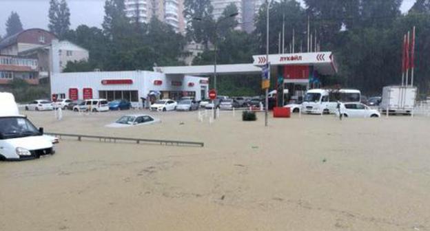 Sochi streets flooded on eve of FIFA World Cup quarterfinal match, July 6, 2018. Photo by Svetlana Kravchenko for the Caucasian Knot Sochi streets flooded on eve of FIFA World Cup quarterfinal match, July 6, 2018. Photo by Svetlana Kravchenko for the Caucasian Knot