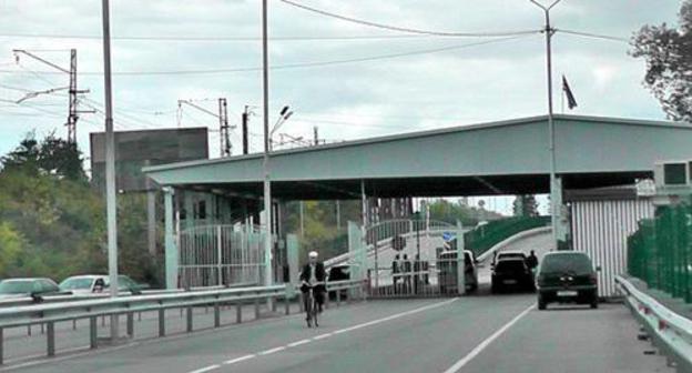 Customs checkpoint at Russia-Abkhazia border. Photo by Anna Gritsevich for the Caucasian Knot Customs checkpoint at Russia-Abkhazia border. Photo by Anna Gritsevich for the Caucasian Knot