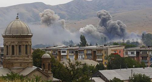 After Russian air strikes in Gori, August 9, 2008. Photo: REUTERS / Gleb Garanich After Russian air strikes in Gori, August 9, 2008. Photo: REUTERS / Gleb Garanich
