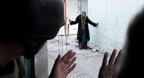 A woman during the hostilities in Mosul (Iraq). March 1, 2017. Photo REUTERS/Goran Tomasevic A woman during the hostilities in Mosul (Iraq). March 1, 2017. Photo REUTERS/Goran Tomasevic