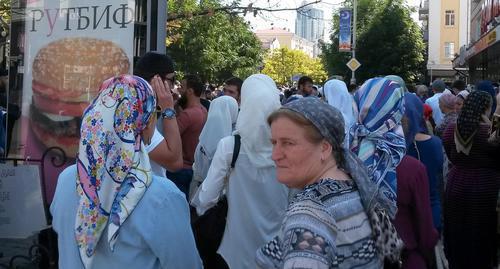 Grozny residents. Photo by Nikolai Petrov for the Caucasian Knot. Grozny residents. Photo by Nikolai Petrov for the Caucasian Knot.