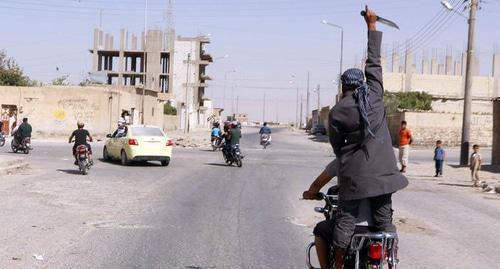 A man holds khife above his head celebrating capture of Tabqa airbase by militants. Photo: REUTERS / Stringer A man holds khife above his head celebrating capture of Tabqa airbase by militants. Photo: REUTERS / Stringer