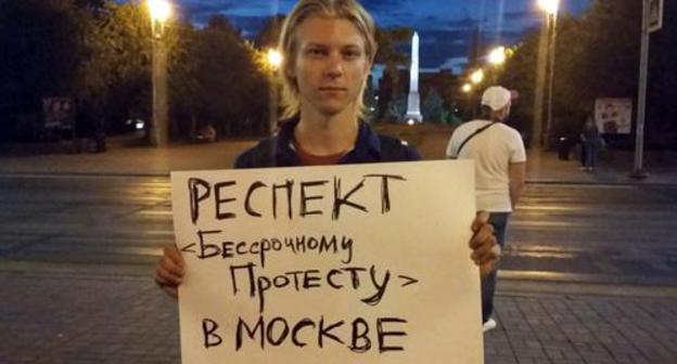 Participant of solo picket in Volgograd. Photo by Vyacheslav Yaschenko for the Caucasian Knot Participant of solo picket in Volgograd. Photo by Vyacheslav Yaschenko for the Caucasian Knot