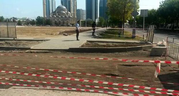 Cordon around the square in front of a mosque in Grozny. Photo by the "Caucasian Knot" correspondent Cordon around the square in front of a mosque in Grozny. Photo by the "Caucasian Knot" correspondent