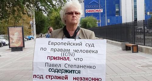 Mother of Pavel Stepanenko holds solo picket, October 8, 2018. Photo by Tatiana Filimonova for the Caucasian Knot Mother of Pavel Stepanenko holds solo picket, October 8, 2018. Photo by Tatiana Filimonova for the Caucasian Knot