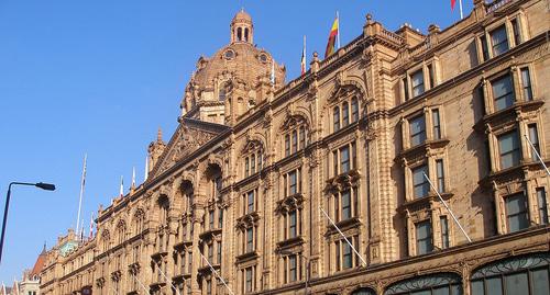 Harrods store in London. Photo: Sokkk https://ru.wikipedia.org/wiki/Harrods Harrods store in London. Photo: Sokkk https://ru.wikipedia.org/wiki/Harrods