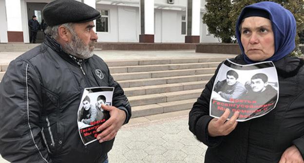 Parents of the murdered Gasanguseinov brothers. Photo by Patimat Makhmudova for the Caucasian Knot Parents of the murdered Gasanguseinov brothers. Photo by Patimat Makhmudova for the Caucasian Knot