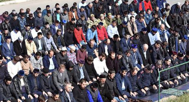 Mass prayers of protesters in Magas. Photo is provided by Yakub Gogiev Mass prayers of protesters in Magas. Photo is provided by Yakub Gogiev