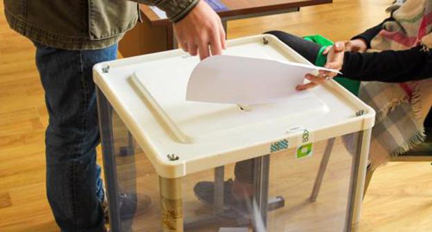 Voting at a polling station in Tbilisi. Photo by Inna Kukudjanova for the "Caucasian Knot" Voting at a polling station in Tbilisi. Photo by Inna Kukudjanova for the "Caucasian Knot"