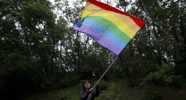 Rainbow flag. Photo: Sputnik / Ilya Pitalev https://ru.armeniasputnik.am/society/20180805/13674112/azhiotazh-v-otstalom-shurnuhe-shakali-golosa-geev-i-pozvolitelnaya-norma-poboev.html Rainbow flag. Photo: Sputnik / Ilya Pitalev https://ru.armeniasputnik.am/society/20180805/13674112/azhiotazh-v-otstalom-shurnuhe-shakali-golosa-geev-i-pozvolitelnaya-norma-poboev.html