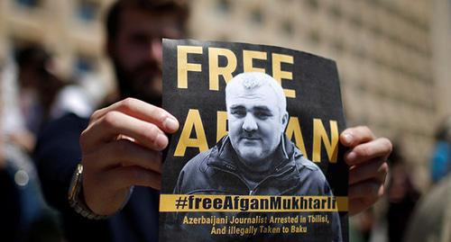 Banner with Afghan Mukhtarly's portrait. Photo: REUTERS/David Mdzinarishvili Banner with Afghan Mukhtarly's portrait. Photo: REUTERS/David Mdzinarishvili
