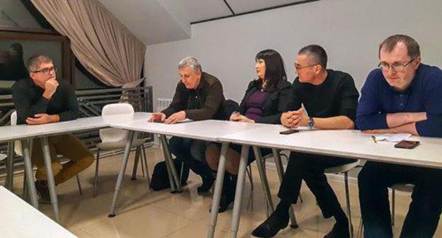 Participants of the "Alternative" discussion and analytical centre. Photo by Timur Isaev for the "Caucasian Knot" Participants of the "Alternative" discussion and analytical centre. Photo by Timur Isaev for the "Caucasian Knot"