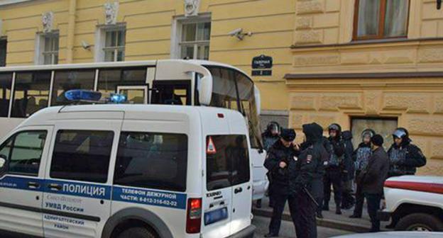 The police near the Constitutional Court in Saint Petersburg. November 27, 2018. Photo by Dinar Idrisov for the "Caucasian Knot" The police near the Constitutional Court in Saint Petersburg. November 27, 2018. Photo by Dinar Idrisov for the "Caucasian Knot"