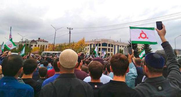 A rally near the Parliament of Ingushetia on October 4, 2018. Photo by Umar Yovloy for the "Caucasian Knot" A rally near the Parliament of Ingushetia on October 4, 2018. Photo by Umar Yovloy for the "Caucasian Knot"