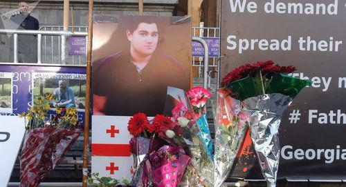 An improvised memorial dedicated to the the murdered schoolboy. Photo: © Sputnik / Shota Nozadze, https://sputnik-georgia.ru/reviews/20181201/243242291/God-so-dnja-ubijstva-i-dve-rekomendacii-sledstviju-ombudsmen-Georgia-sdelala-zajavlenie.html An improvised memorial dedicated to the the murdered schoolboy. Photo: © Sputnik / Shota Nozadze, https://sputnik-georgia.ru/reviews/20181201/243242291/God-so-dnja-ubijstva-i-dve-rekomendacii-sledstviju-ombudsmen-Georgia-sdelala-zajavlenie.html