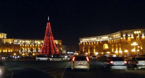 Main New Year Tree in Yerevan. Photo by Armine Martirosyan for the Caucasian Knot Main New Year Tree in Yerevan. Photo by Armine Martirosyan for the Caucasian Knot